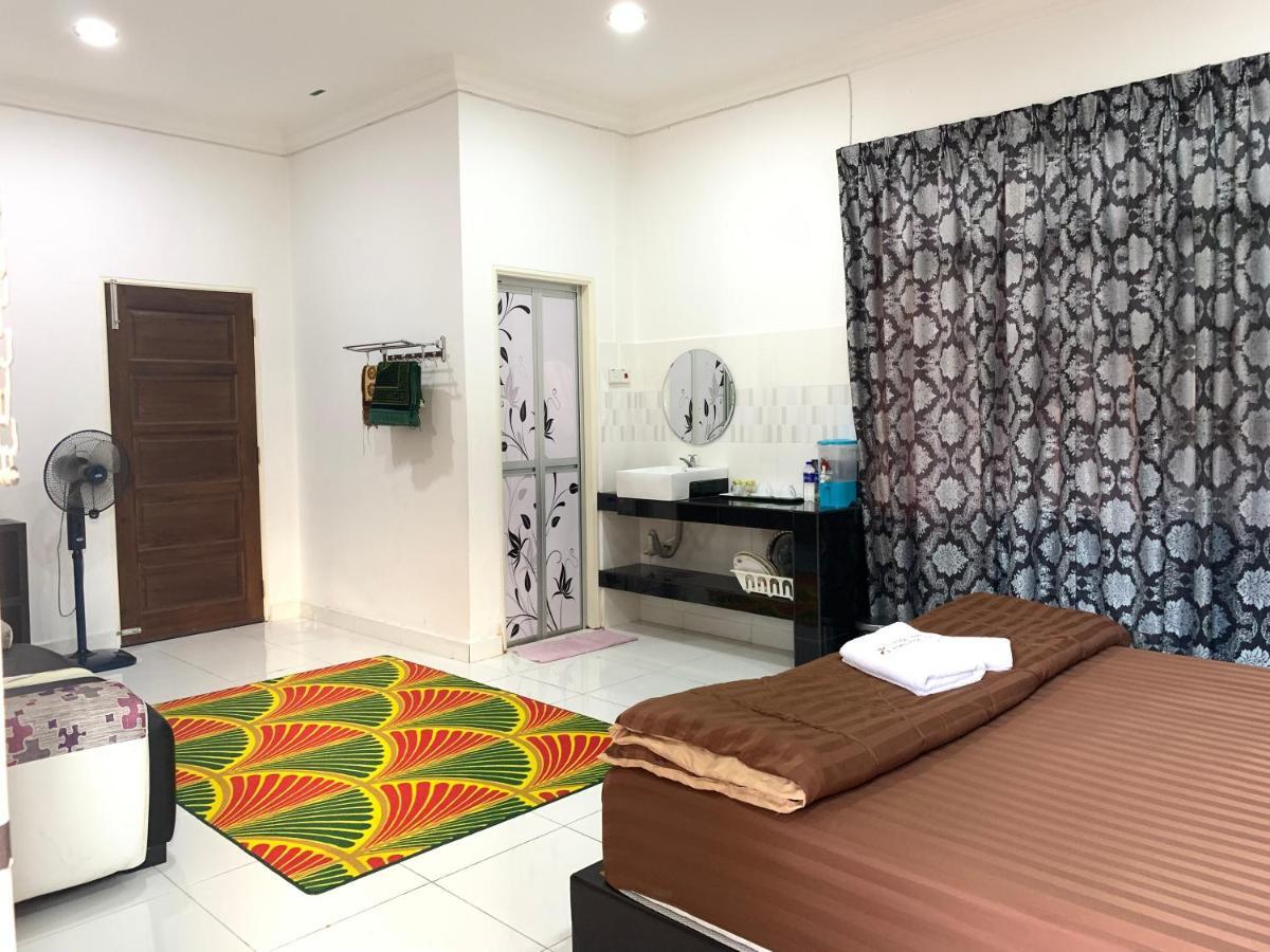 Wan Danisha Villa Inn Kota Bharu Ngoại thất bức ảnh